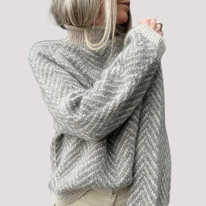 Hybel - Hochkragenpullover für Frauen mit Chevron-Muster