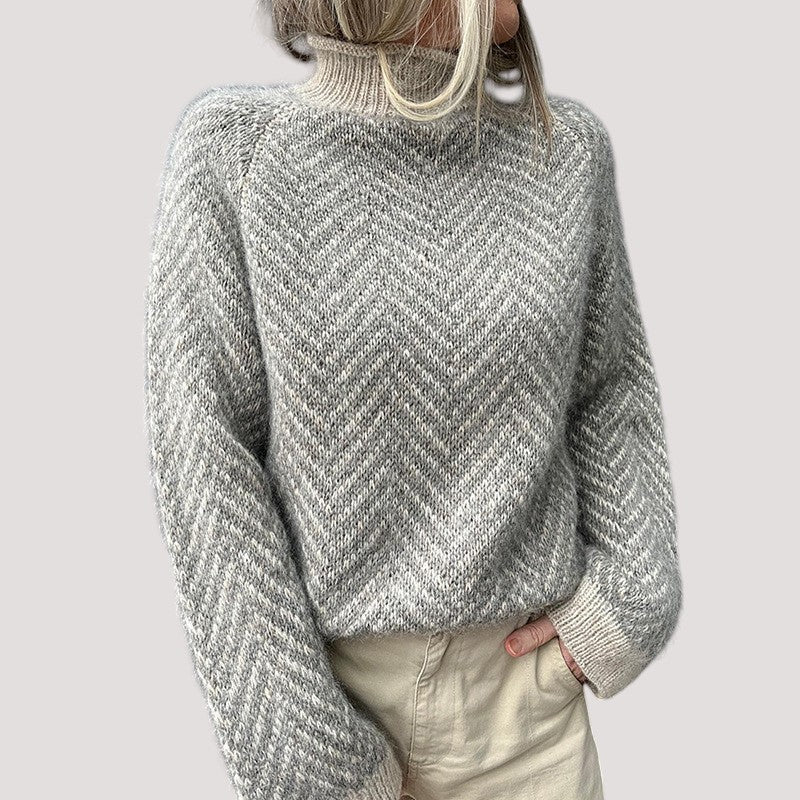 Hybel - Hochkragenpullover für Frauen mit Chevron-Muster